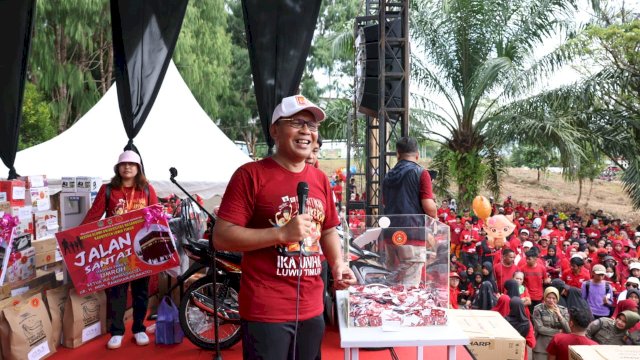 Kompak, Danny Pomanto-Bupati Budiman Jalan Santai Bareng Masyarakat Lutim