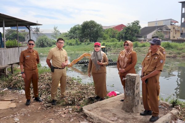 Antisipasi Penyumbatan Air Diakibatkan Sedimen, Dinas PU Makassar Lakukan Pengerukan Drainase