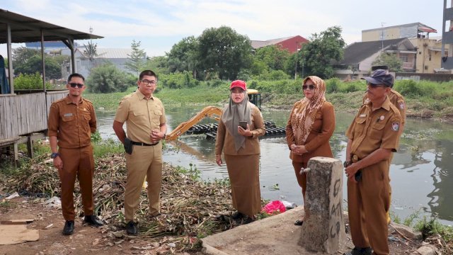 Antisipasi Penyumbatan Air Diakibatkan Sedimen, Dinas PU Makassar Lakukan Pengerukan Drainase