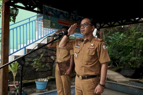 Pimpin Upacara, Plt Camat Makassar Minta Staf Berikan Layanan Baik Untuk Masyarakat