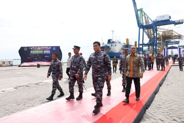 Tinjau Lokasi Opening Ceremony MNEK 2023, KASAL Laksamana TNI Muhammad Ali Ajak Danny Pomanto Jajal KRI Bung Karno-369