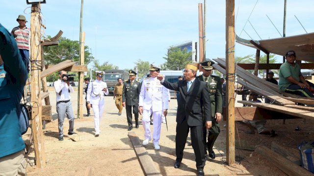 Panglima TNI Terkesima dengan Program Pembangunan Kapal Pinisi Danny Pomanto di Makassar