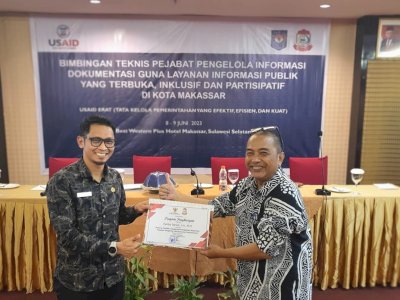 PPID DPU Makassar Terima Penghargaan Sebagai Peserta Terbaik Bimtek