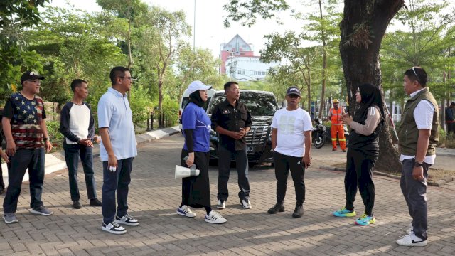 Dinas PU Makassar Turut Terlibat Di Gerakan Bersih Taman Kota