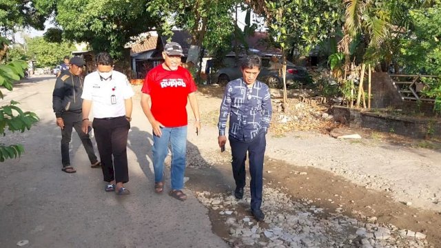 Anggota DPRD Makassar Hamzah Tinjau Langsung Kondisi Jalan dan Drainase Jalan Paccinang