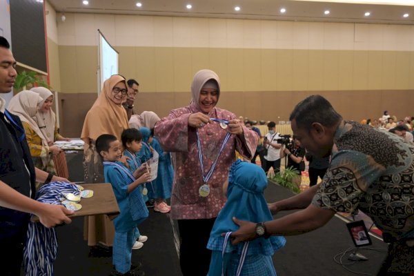 Bunda PAUD Kota Makassar Tekankan Pentingnya Pemenuhan Hak Anak di Wisuda Imunisasi