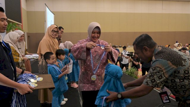 Bunda PAUD Kota Makassar Tekankan Pentingnya Pemenuhan Hak Anak di Wisuda Imunisasi