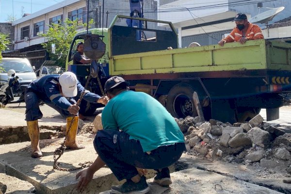 Dinas PU Makassar Respon Cepat Aduan Warga Terkait Jalan Rusak