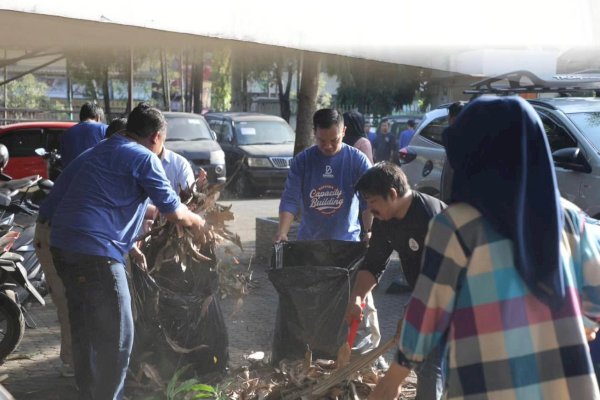 Peringati Hari Lingkungan Hidup, Bapenda Makassar Gelar Kerja Bakti