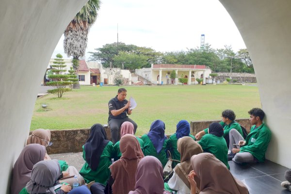 Mahasiswa UIN Gelar Kuliah Lapangan, Belajar Menulis Hingga Eksplore Makassar