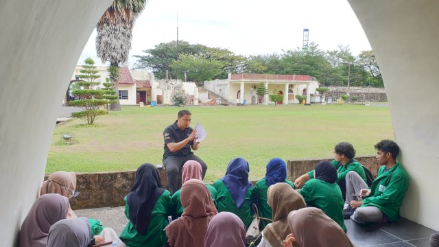 Mahasiswa UIN Gelar Kuliah Lapangan, Belajar Menulis Hingga Eksplore Makassar