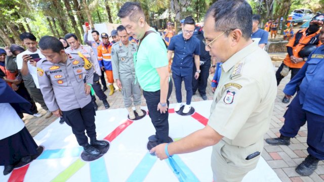 Wali Kota Danny Pomanto Ikut Outbound Permainan Stasiun Kereta dengan Pemuda Delegasi Apeksi