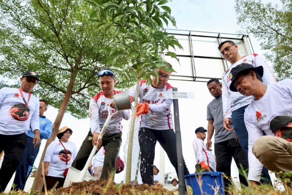 Danny Pomanto-Bima Arya dan Wali Kota se-Indonesia Tanam Pohon di Hutan Kota CPI