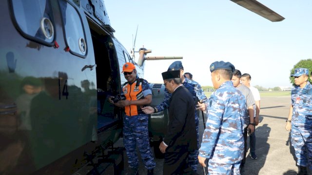 Peringati Hari Bakti TNI AU ke-76, Danny Pomanto Terbang Naik Helikopter ke Jeneponto