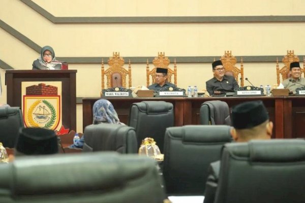 Wakil Ketua DPRD Makassar Pimpin Rapat Paripurna Pembahasan Ranpeda