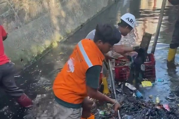 Satgas Panakkukang Lakukan Pembersihan Drainase di Jalan Seruni