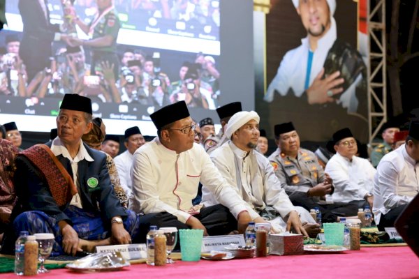 Wali Kota Danny Hadiri Pelaksanaan Zikir dan Shalawat Bersama Pangdam XIV/Hasanuddin dan Ribuan Masyarakat