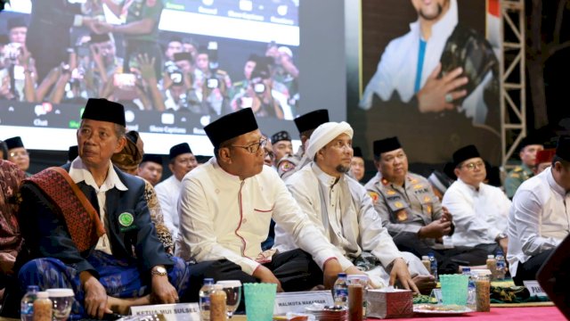 Wali Kota Danny Hadiri Pelaksanaan Zikir dan Shalawat Bersama Pangdam XIV/Hasanuddin dan Ribuan Masyarakat