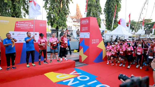 Danny Pomanto Ikut Ramaikan Bank Jateng Friendship Run Bersama Ribuan Runners Makassar