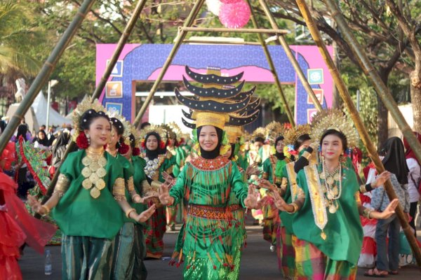 Karnaval dan Drumband Semarakkan Pagelaran Makassar F8 Hari Ketiga