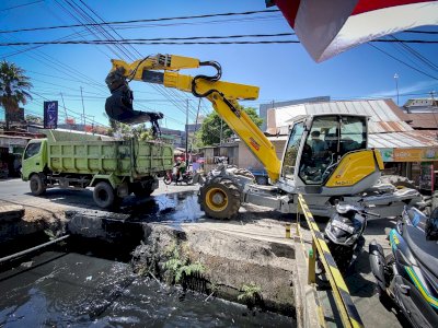Antisipasi Genangan, Dinas PU Makassar Keruk Saluran Sekunder Tarakan