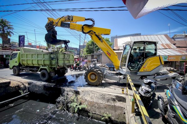 Antisipasi Genangan, Dinas PU Makassar Keruk Saluran Sekunder Tarakan