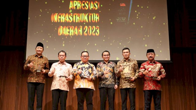 Kembangkan Infrastruktur Fasilitas Publik, Gatra Beri Penghargaan Pemkot Makassar
