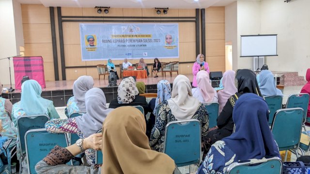 Ketua DWP Makassar Bagi Kisah Inspirasitifnya dalam Talkshow &#8216;Ruang Aspirasi Perempuan Sulsel 2023&#8217;