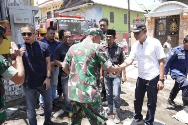 Camat Ujung Tanah Turun Langsung di lokasi kebakaran Jl. Barukang Utara