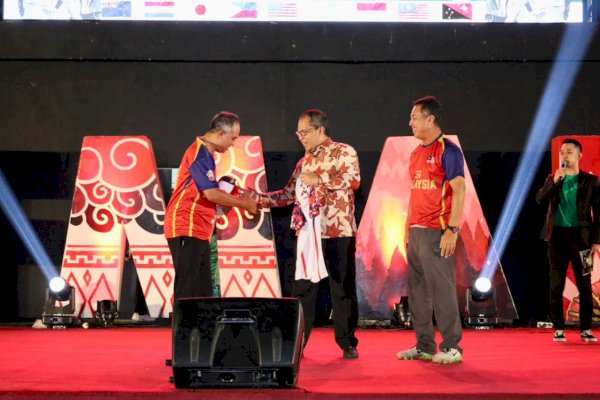 Wali Kota Danny Pomanto Jamu Makan Malam Peserta Makassar Open International Men and Women Softball Turnament