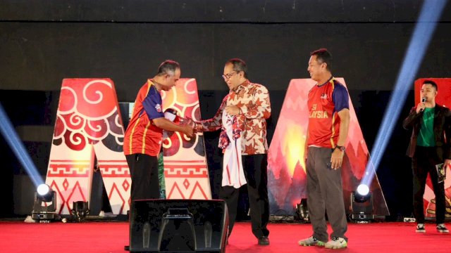 Wali Kota Danny Pomanto Jamu Makan Malam Peserta Makassar Open International Men and Women Softball Turnament