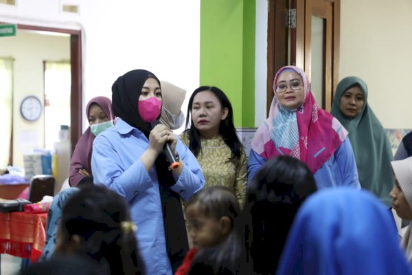 Konsen Zero Stunting, Fatmawati Rusdi Distribusikan Bantuan Telur