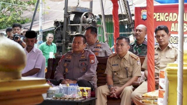 Kapolda Sulsel Berikan Bantuan Fasilitas Air Bersih, Camat Ujung Tanah Wakili Warga Sampaikan Terima Kasih