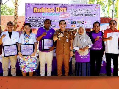Bersama Kapolsek, Camat Mamajang Hadiri Baksos Rabies Day Kitabisa