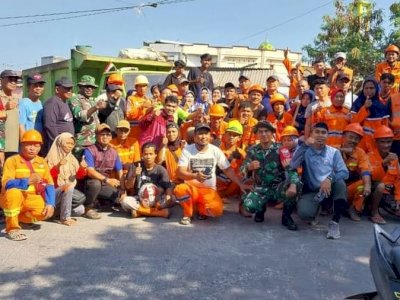 Sekcam Mamajang Pantau Kerja Bakti Sepanjang Kanal Jalan Tanjung Alang