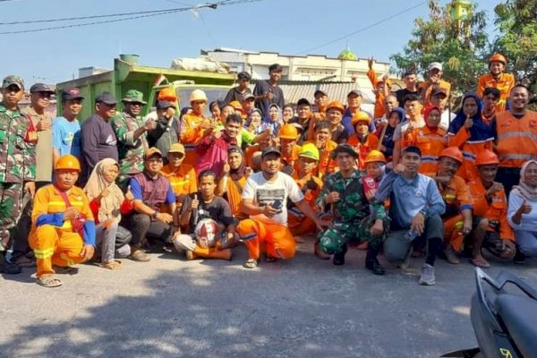 Sekcam Mamajang Pantau Kerja Bakti Sepanjang Kanal Jalan Tanjung Alang