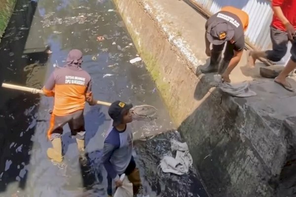 Kadis PU Makassar Himbau Agar Warga Tidak Buang Sampah di Kanal