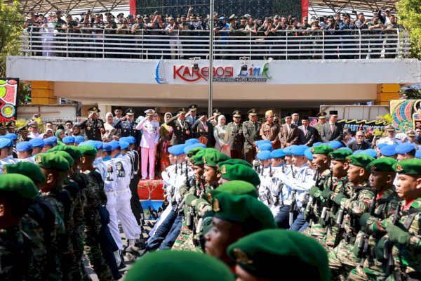 Hadiri Parade dan Defile, Danny Pomanto Bangga Lihat Kekompakan TNI dan Rakyat