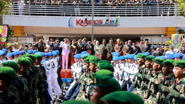 Hadiri Parade dan Defile, Danny Pomanto Bangga Lihat Kekompakan TNI dan Rakyat