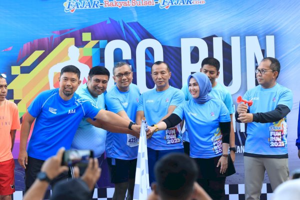 Wali Kota Danny Pomanto Ikut Ramaikan Pelepasan Fajar Fun Run 2023 di Karebosi