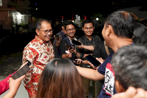 Danny Pomanto Persembahkan Dua Lagu saat Dinner Bareng Pj Gubernur Sulsel di Rujab