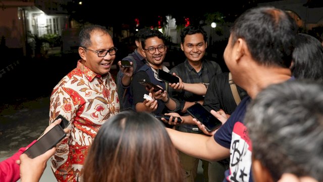 Danny Pomanto Persembahkan Dua Lagu saat Dinner Bareng Pj Gubernur Sulsel di Rujab