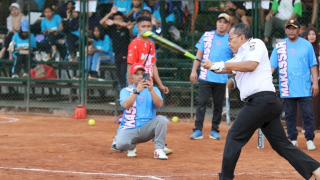 Danny Pomanto Unjuk Kemampuan di Kejuaraan Softball Wali Kota Cup Makassar 2023