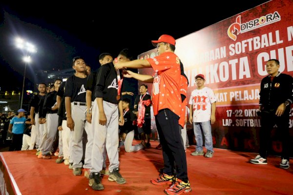 Tutup Kejuaraan Softball Makassar Wali Kota Cup 2023, Danny Pomanto Siap Cetak Pemain Profesional