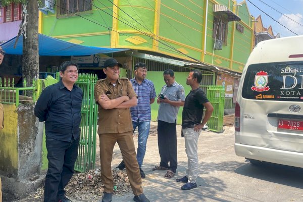 Bersama Komisi C DPRD Makassar, Dinas PU Cabut Tujuh Tiang Kabel Fiber Optik Ilegal