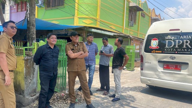 Bersama Komisi C DPRD Makassar, Dinas PU Cabut Tujuh Tiang Kabel Fiber Optik Ilegal