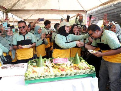 Semarak HUT 21 RSUD Daya, Fatmawati Rusdi Lepas Peserta Jalan Santai