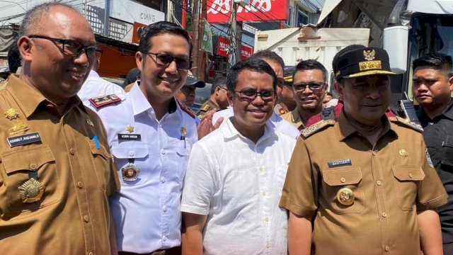 Plt Camat Bontoala Dampingi Pj Gubernur Sulsel Tinjau Harga Sembako di Pasar Terong