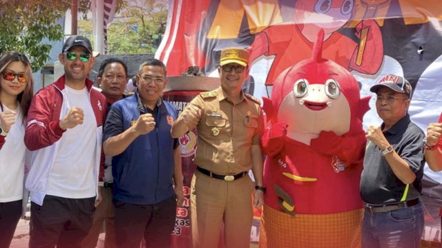 Plt Camat Bontoala Terima Kirab Obor Pekan Olahraga Kota Makassar VIII 2023