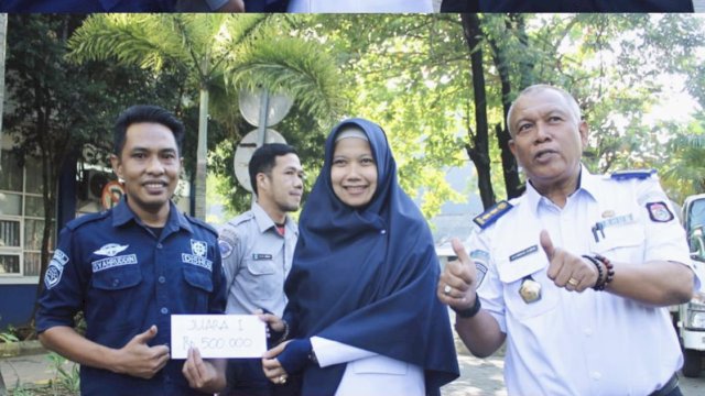 Kadishub Makassar Serahkan Hadiah Bagi Pemenang di Porseni